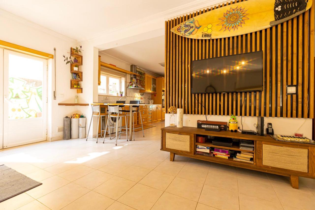 Pineapple Surf House Vandrarhem Atouguia Da Baleia Exteriör bild