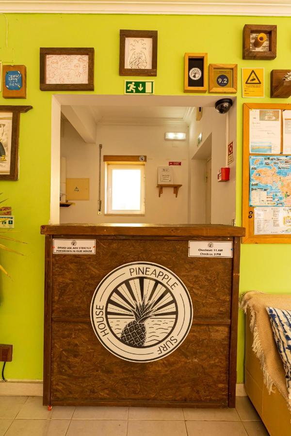 Pineapple Surf House Vandrarhem Atouguia Da Baleia Exteriör bild