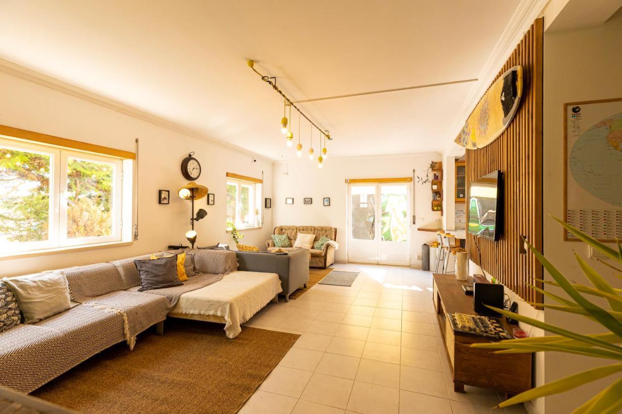 Pineapple Surf House Vandrarhem Atouguia Da Baleia Exteriör bild