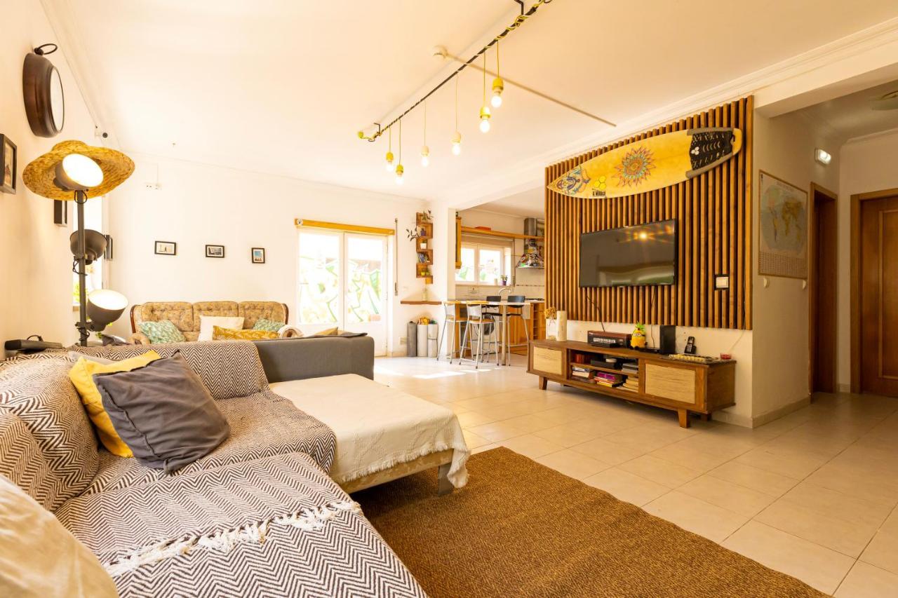 Pineapple Surf House Vandrarhem Atouguia Da Baleia Exteriör bild