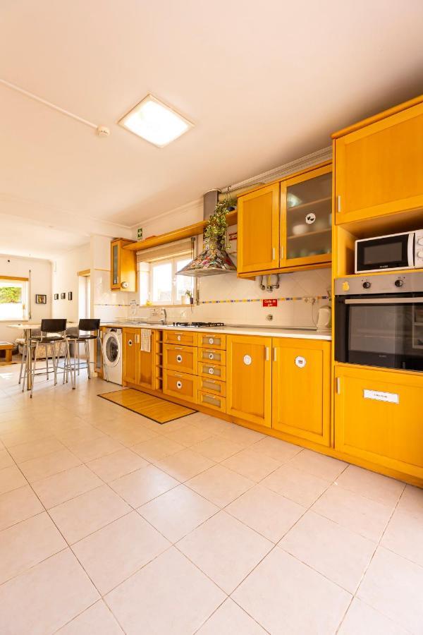 Pineapple Surf House Vandrarhem Atouguia Da Baleia Exteriör bild