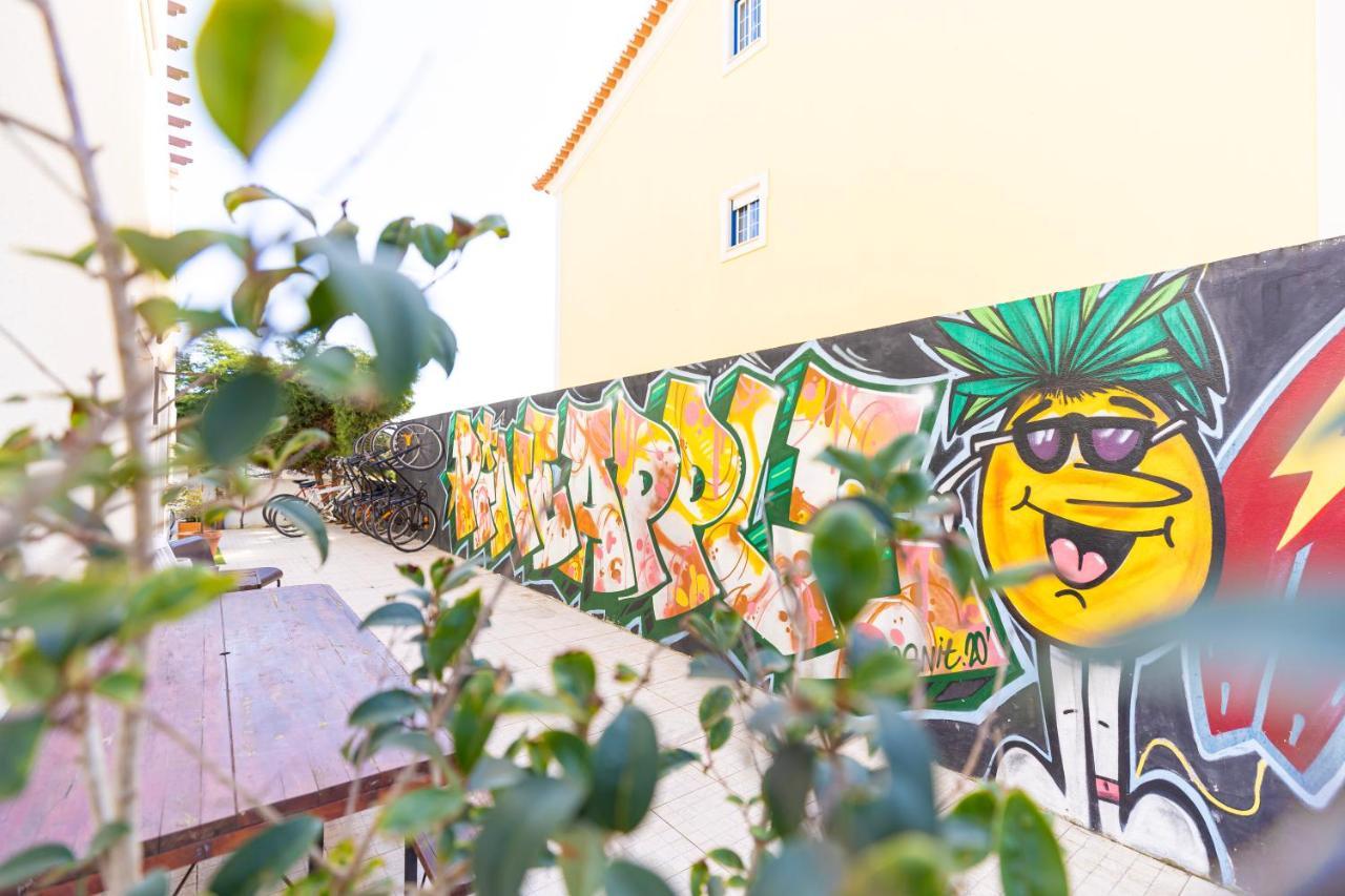 Pineapple Surf House Vandrarhem Atouguia Da Baleia Exteriör bild