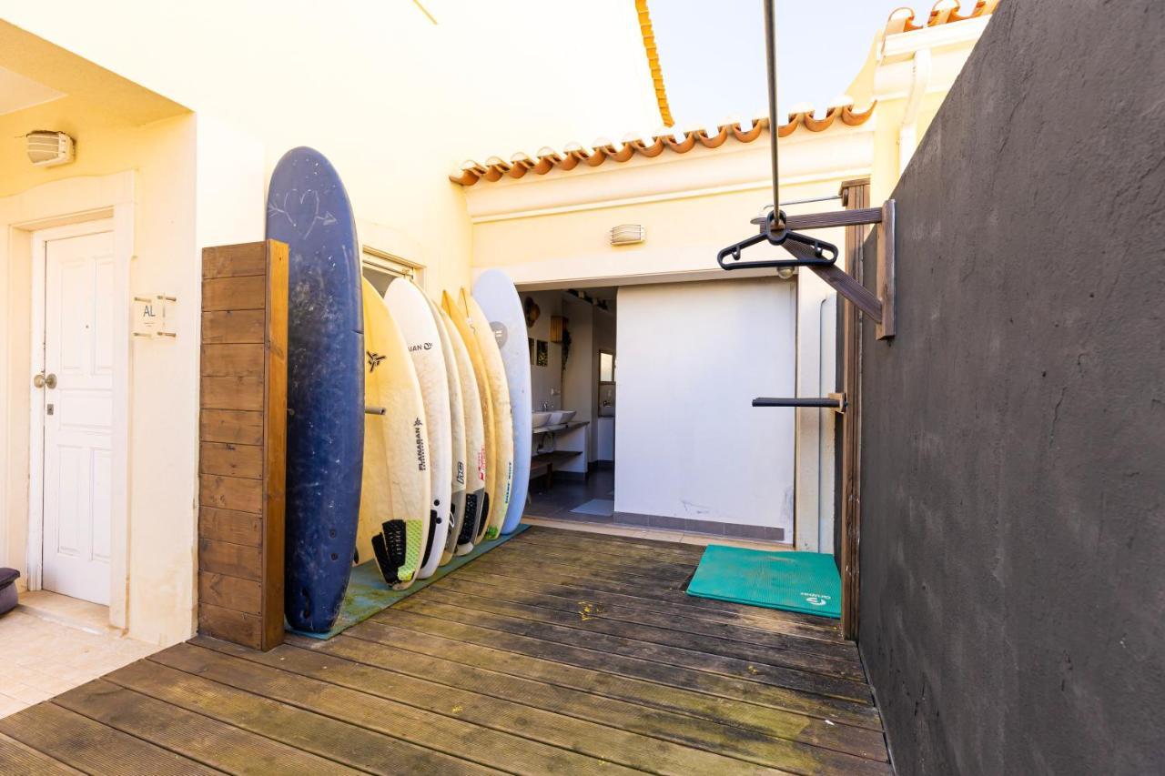 Pineapple Surf House Vandrarhem Atouguia Da Baleia Exteriör bild
