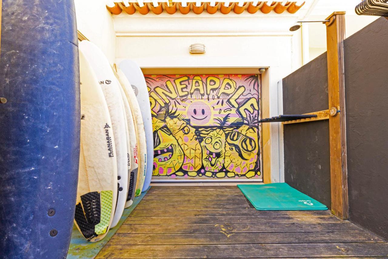 Pineapple Surf House Vandrarhem Atouguia Da Baleia Exteriör bild
